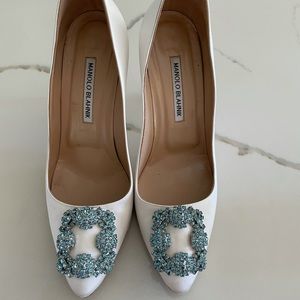 38.5 Manolo Blahnik Hangisi Crystal Buckle Pointed Pump White Light Blue Wedding
